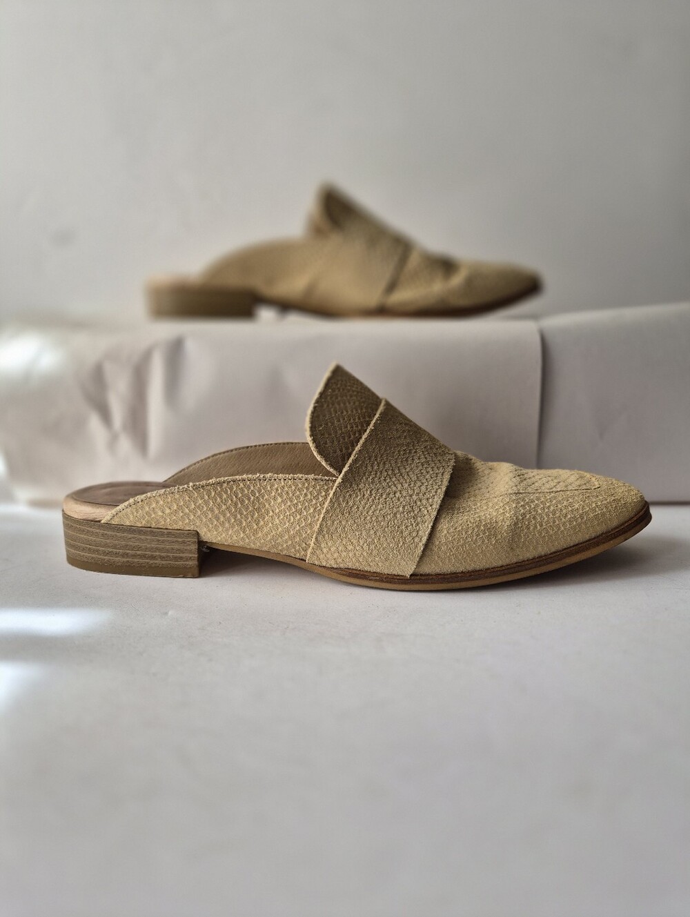 Free People At Ease Loafer Mules 39 US 8 Beige Suede Square Toe Coastal Academia